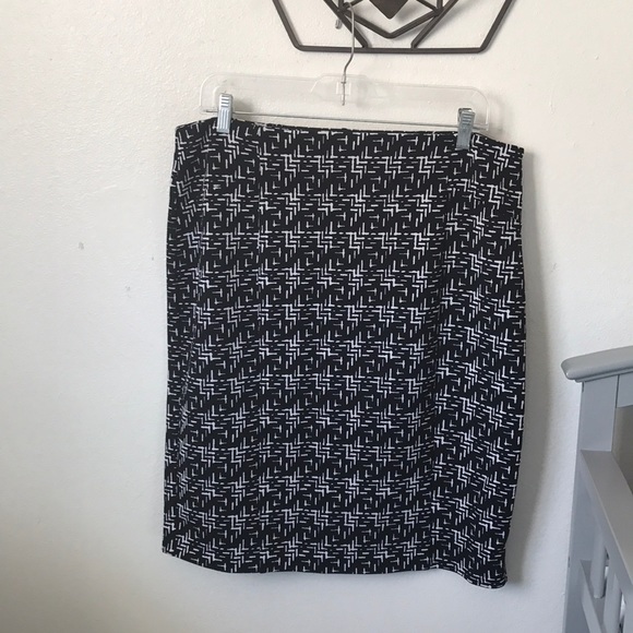 Roz & Ali Dresses & Skirts - *Roz & Ali black and white skirt